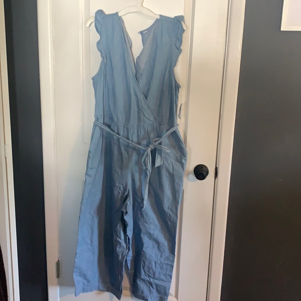 NWT⭐️ Old Navy Jean/Chambray Jumpsuit Capri Length